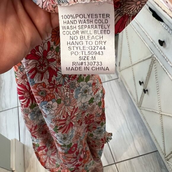 UMGEE Red and Pink Floral Off the Shoulder  Hi/lo top with smocking-like new! - Picture 14 of 15